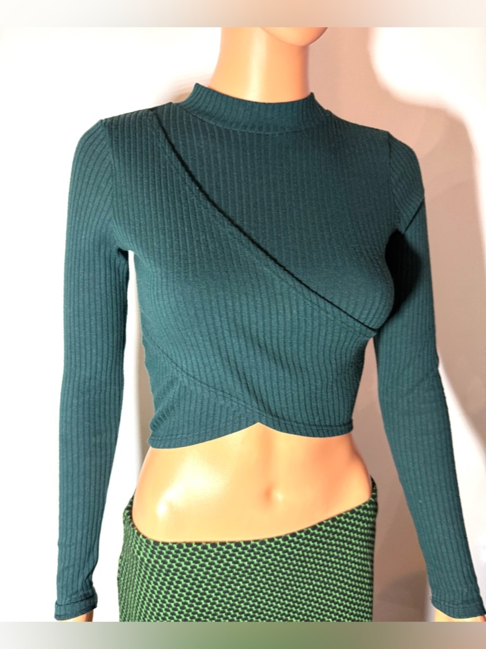Charlotte Russe green, cross over ribbed, crop top. Sz.S